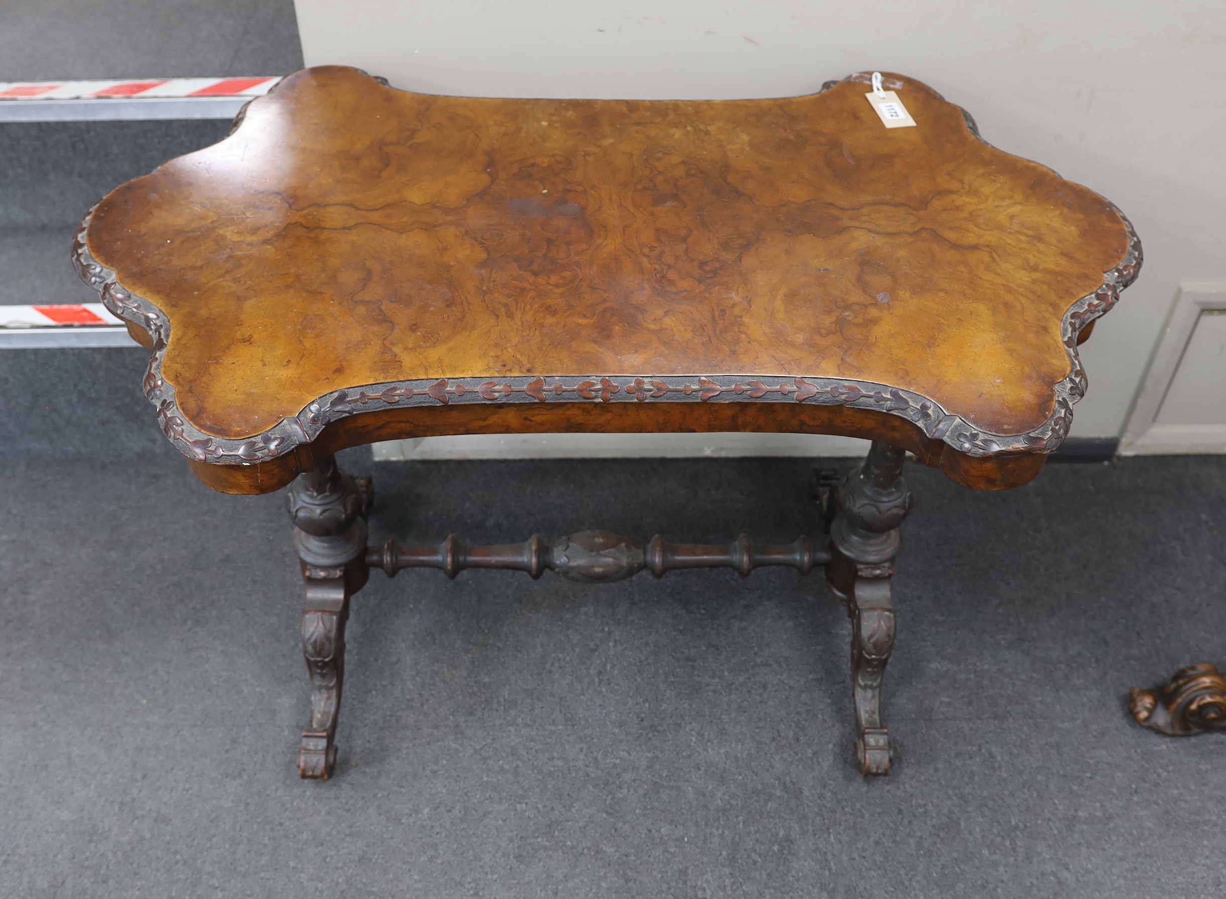 A Victorian figured walnut centre table, width 108cm, depth 63cm, height 72cm